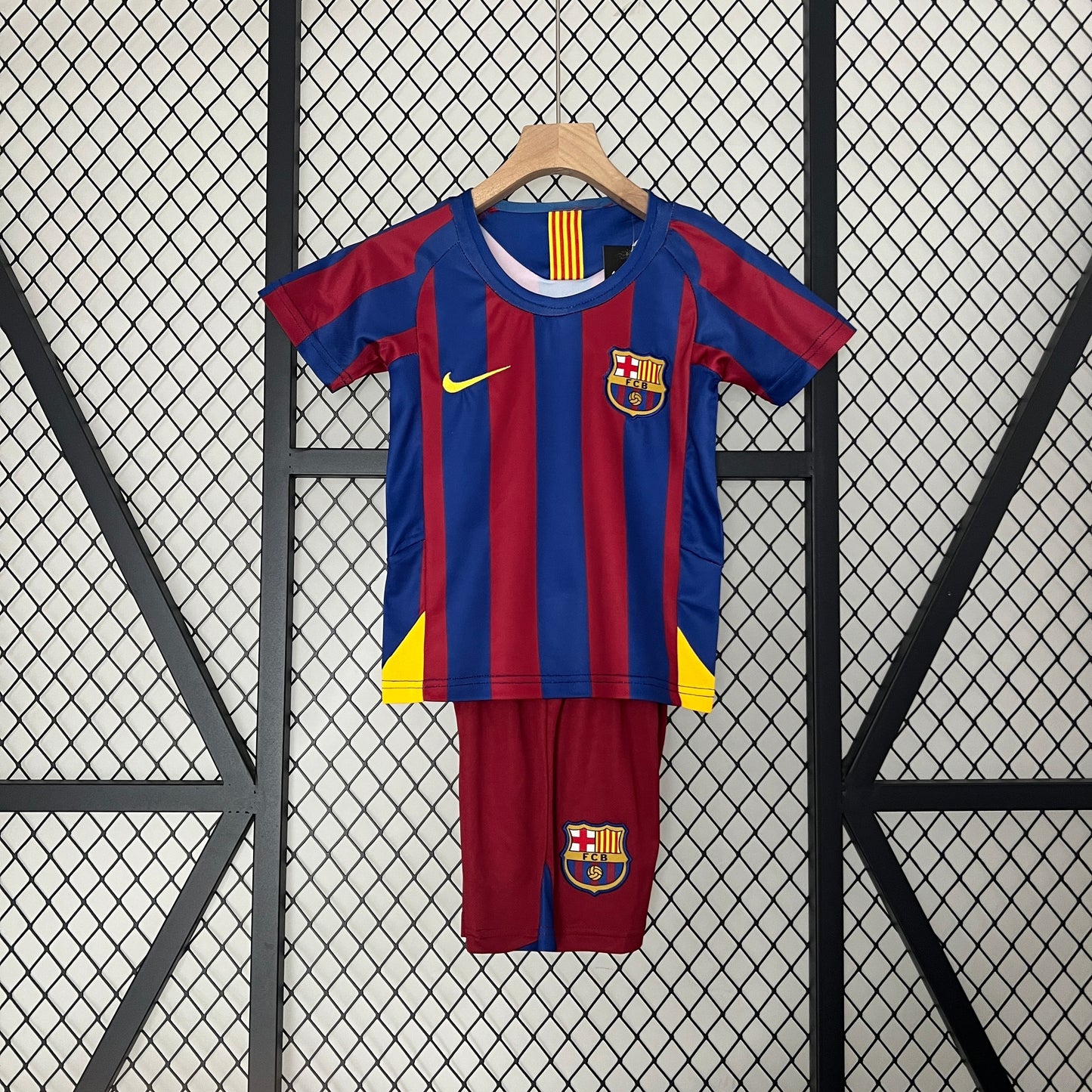 2005/06 Barcelona Home Retro Kids Kit