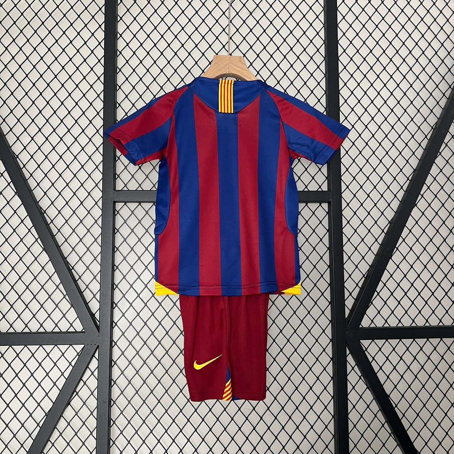 2005/06 Barcelona Home Retro Kids Kit