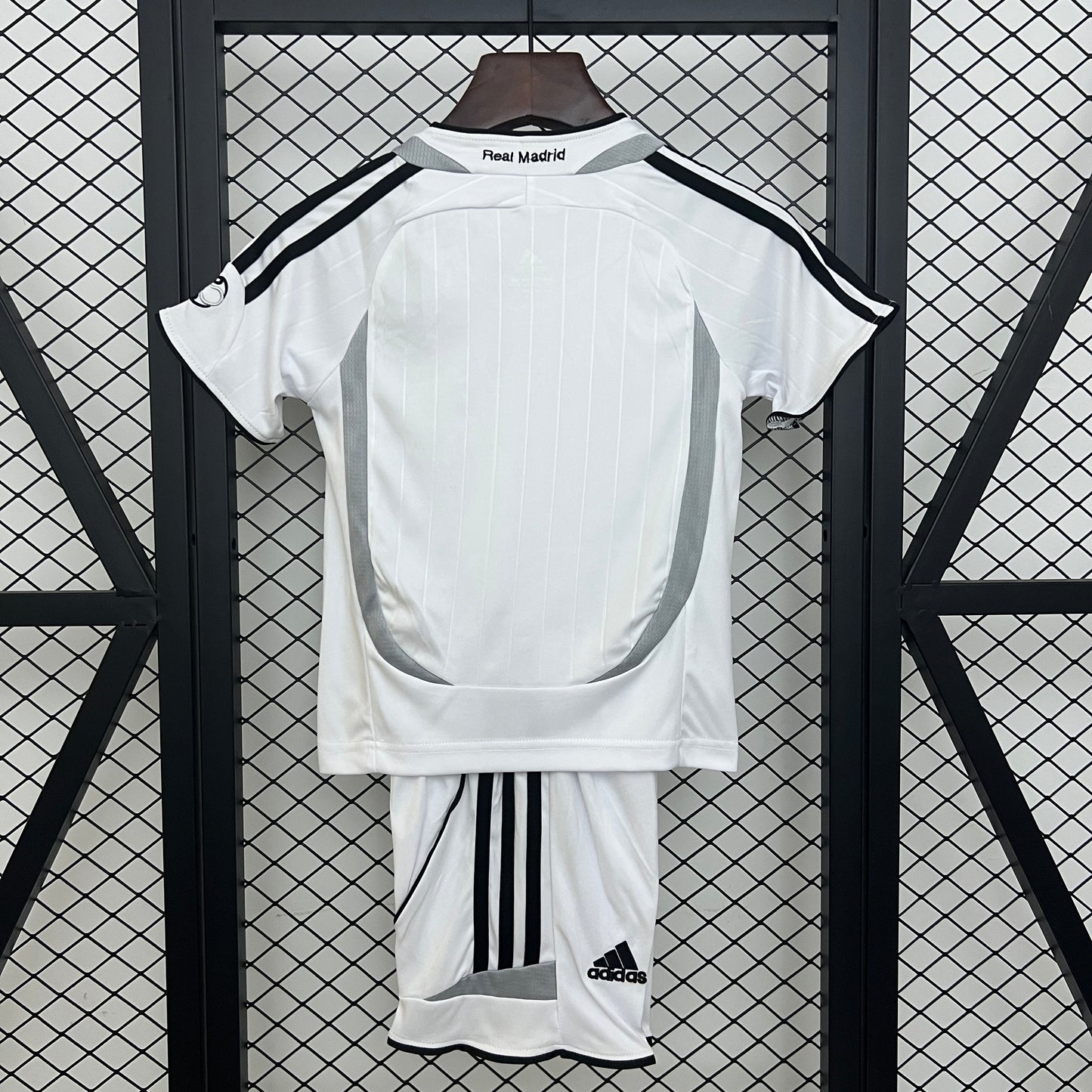 2006/07 Real Madrid Home Retro Kids Kit