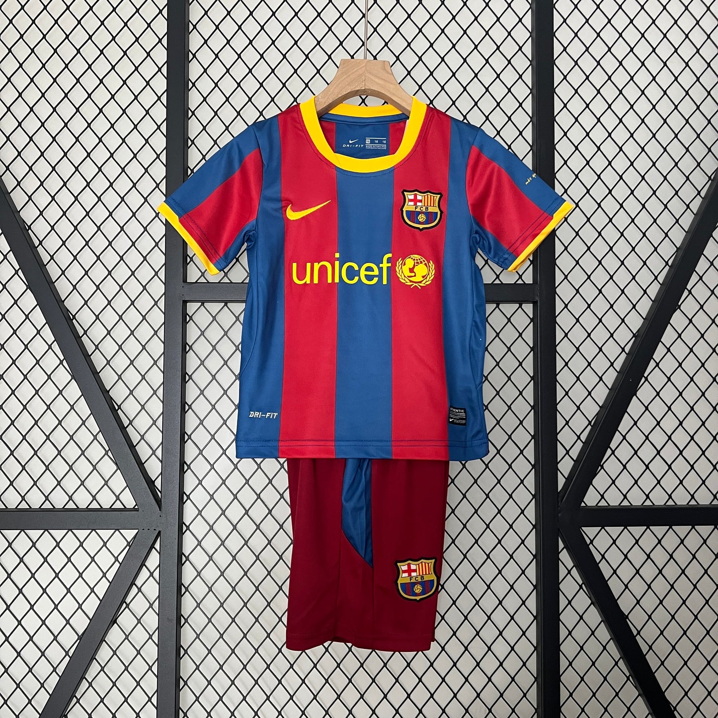 2010/11 Barcelona Home Retro Kids Kit