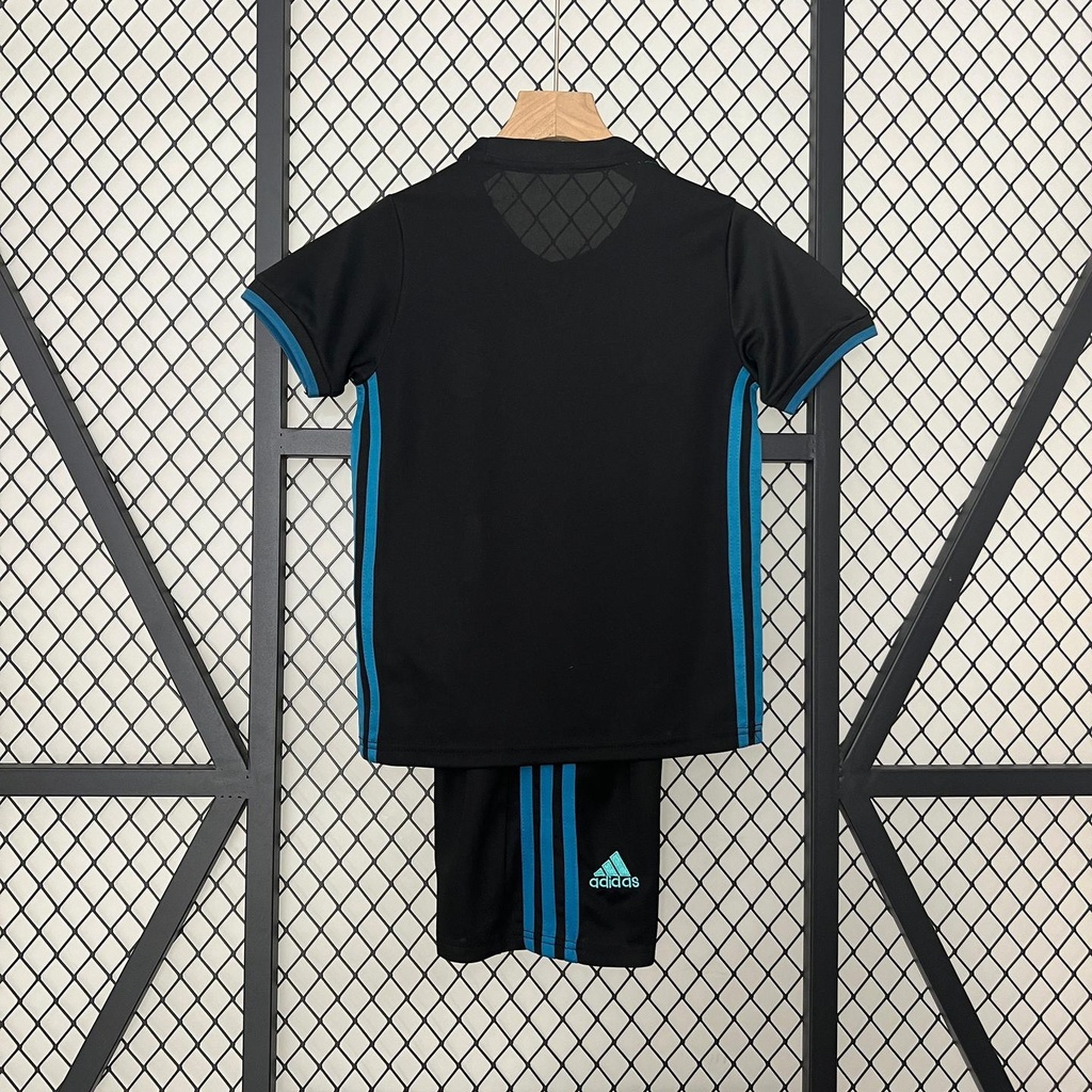 17awayblack2.jpg