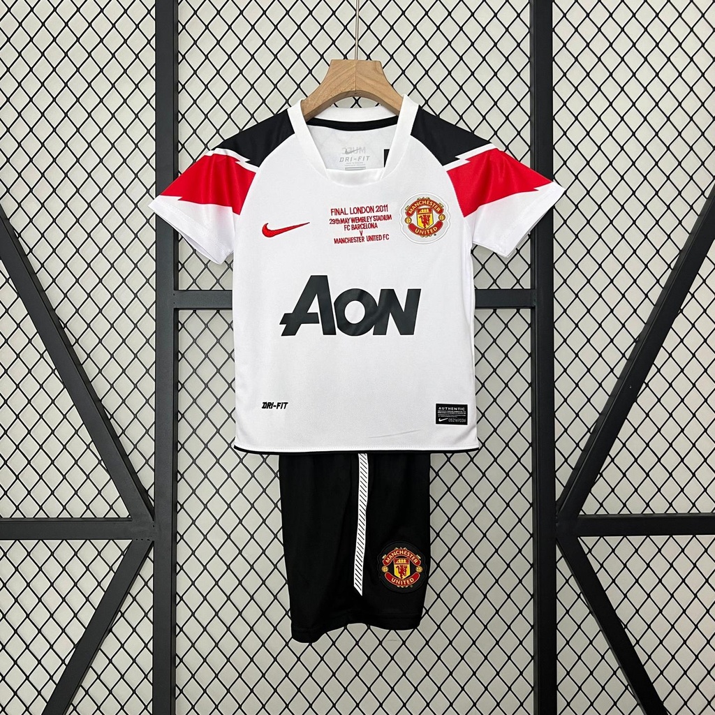 2010/11 Manchester United Away Retro Kids Kit (16, Yes, Yes)