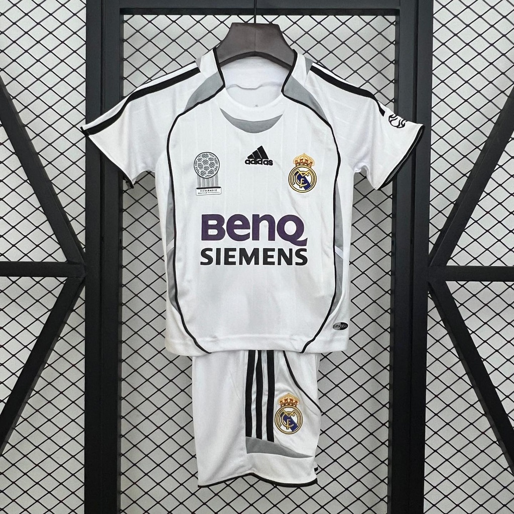 2006/07 Real Madrid Home Retro Kids Kit (16, Yes, Yes)