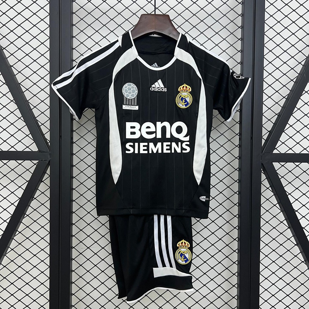 2006/07 Real Madrid Third Retro Kids Kit (16, Yes, Yes)